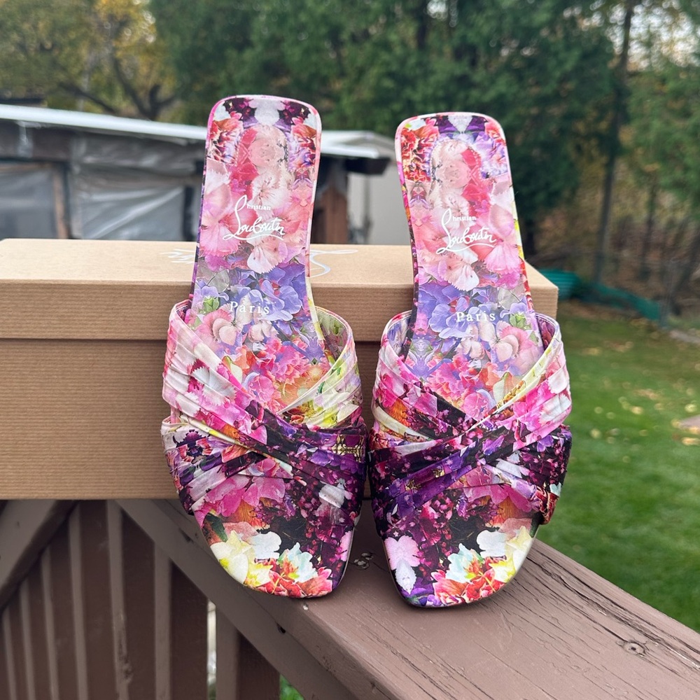 ❗️SOLD❗️✨HOST PICK✨ CHRISTIAN LOUBOUTIN FLATS (IT 41)